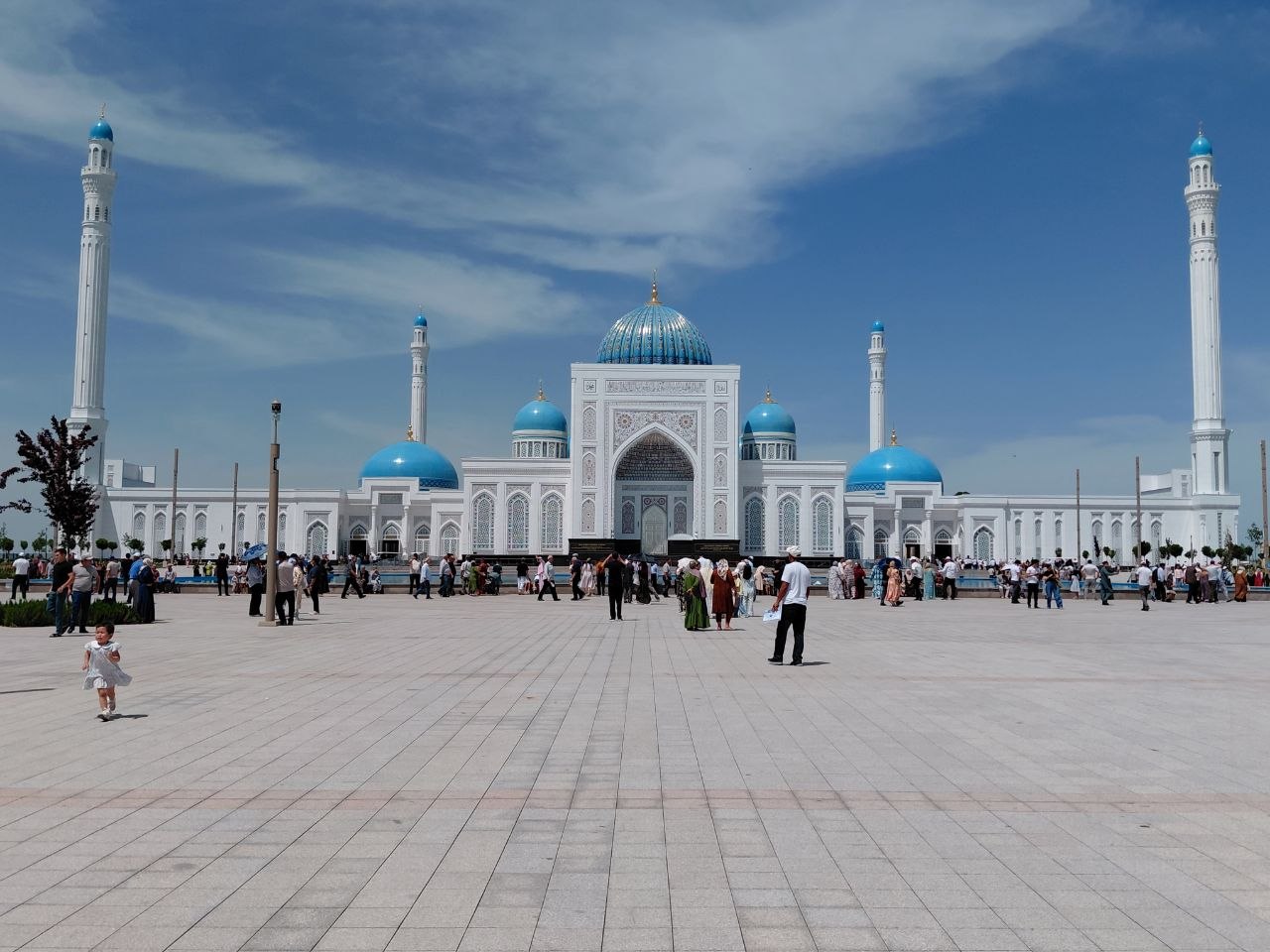 9-may – Xotira va qadrlash kuni arafasida Samarqandga ma’naviy-ma’rifiy sayohat tashkil etildi.
